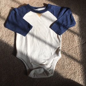 ‼️3 for $10‼️ Old Navy Long Sleeve Onesie 6-12m